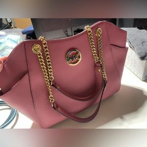 Women’s pink w/ gold accents Michael Kors purse !